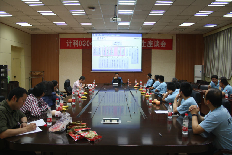 公司副经理韩家新介绍学院近十年发展.JPG